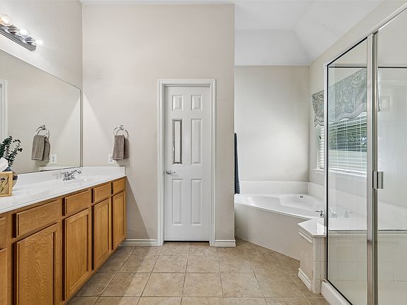 3rd image of 1104 Bell Manor Dr
