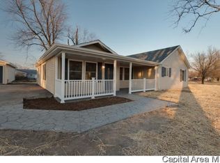 1033 E Lincoln St, Riverton, IL 62561