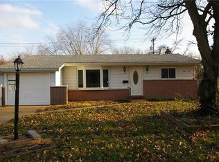 120 Castle Dr, Swansea, IL