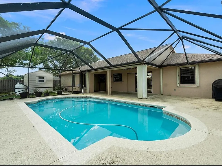 329 SE Oakridge Dr — Photo 15