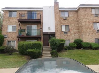 833 W College Blvd APT 302, Addison, IL 60101