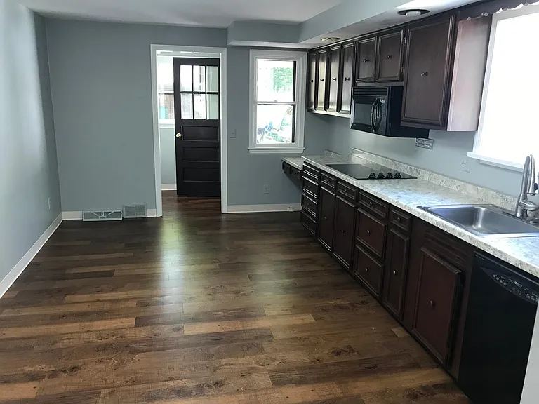 133 Westland Ave — Photo 18