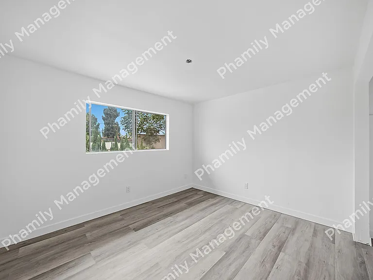 4533 Ellis Ln #B — Photo 8