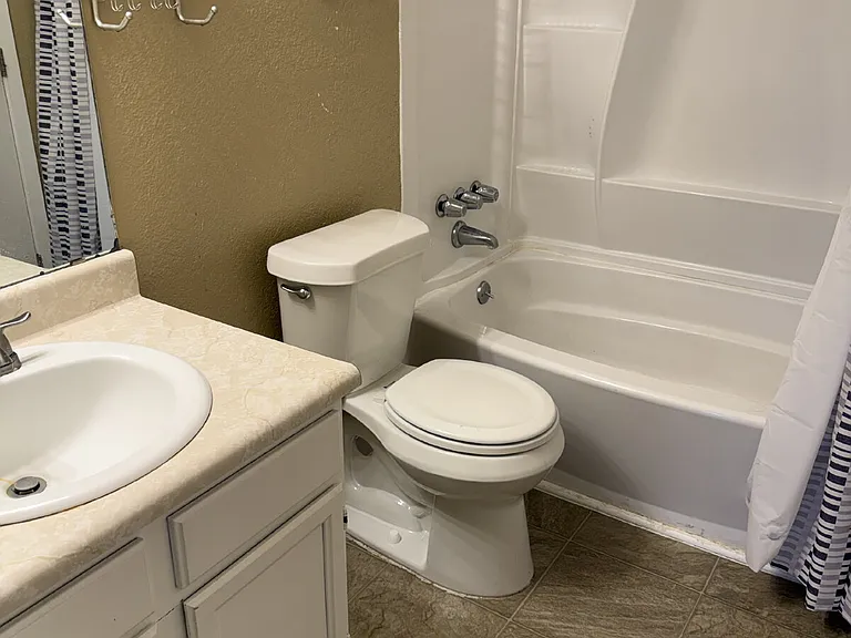 305 Meadow Dr — Photo 9