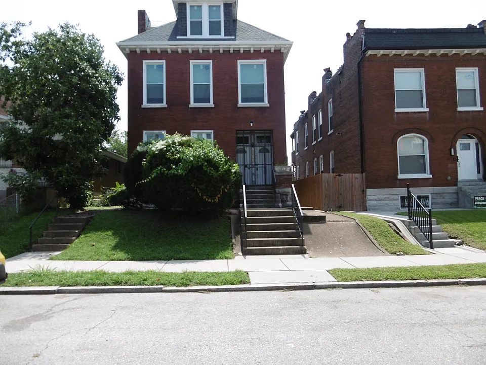 2038 E Fair Ave