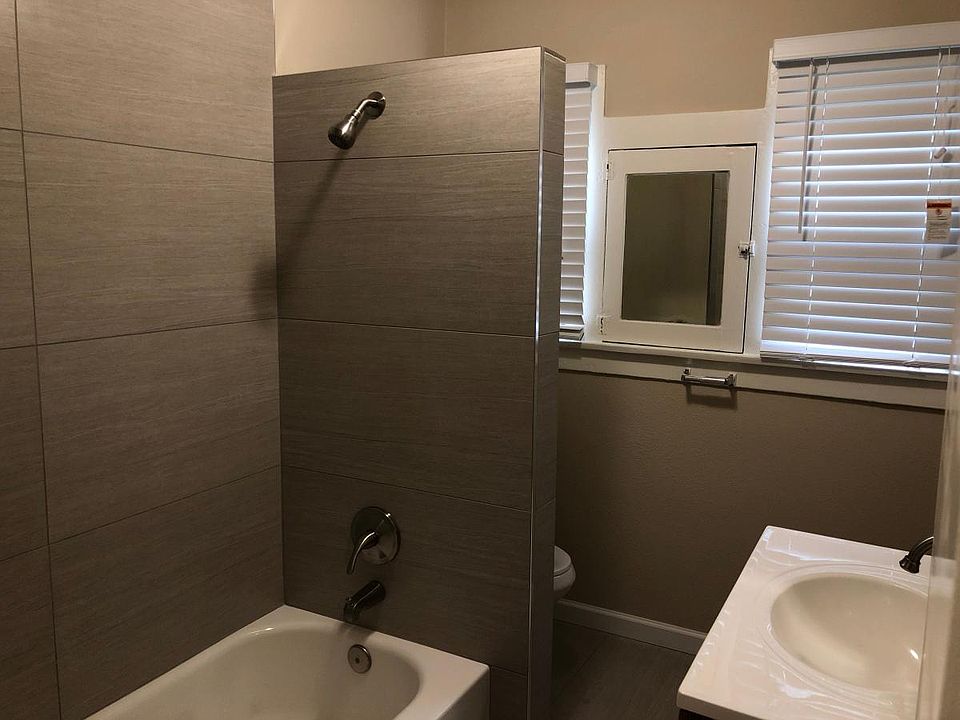 2nd image of 1037 Newport Ave