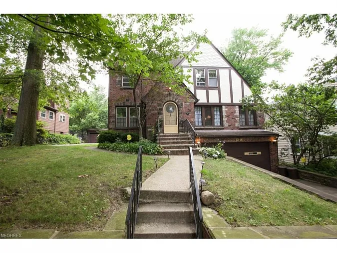 1216 Oxford Rd photo 1