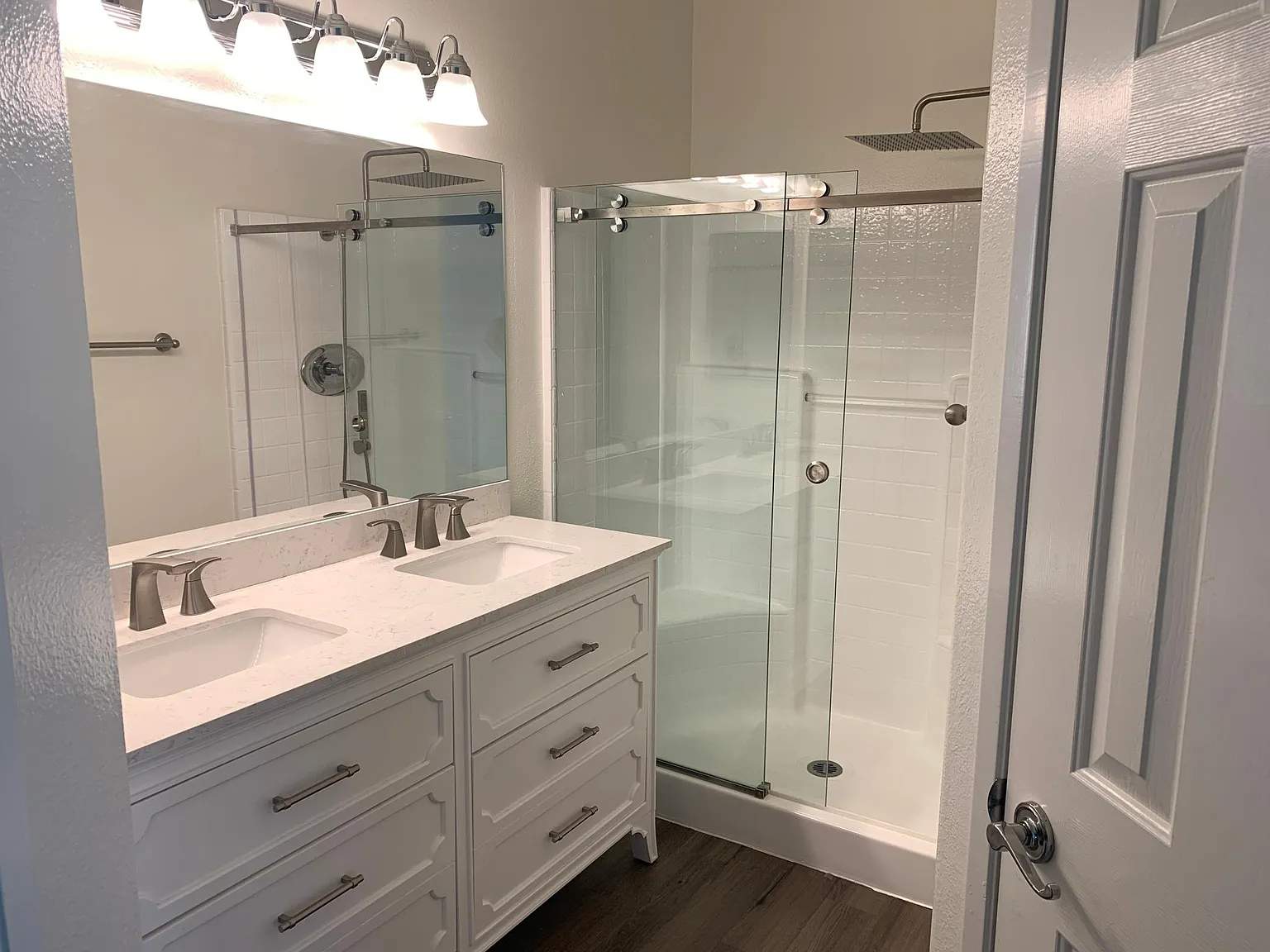 3 bed, 1363 sqft, $3,900 — Photo 2