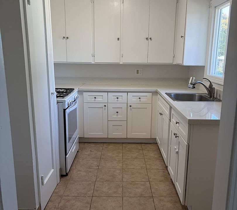 1st image of 902-908 24th St #904