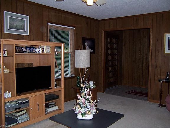 3rd image of 204 Tangle Dr