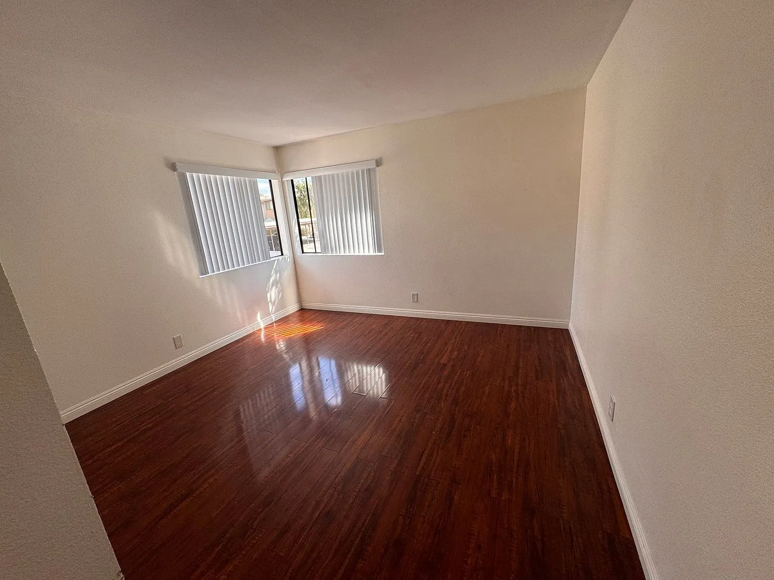 2 bed, 2.0 bath, 886 sqft, $2,050 — Photo 4