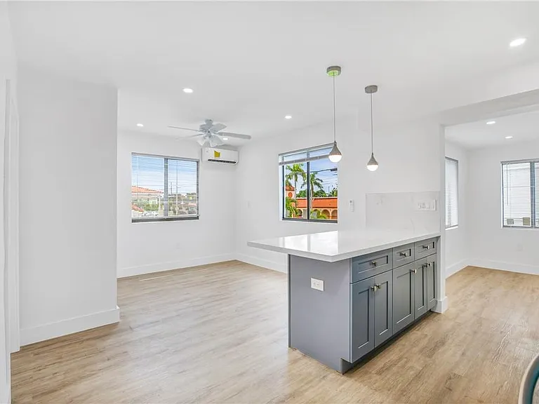 1648 SW 7th St #5 — Photo 6