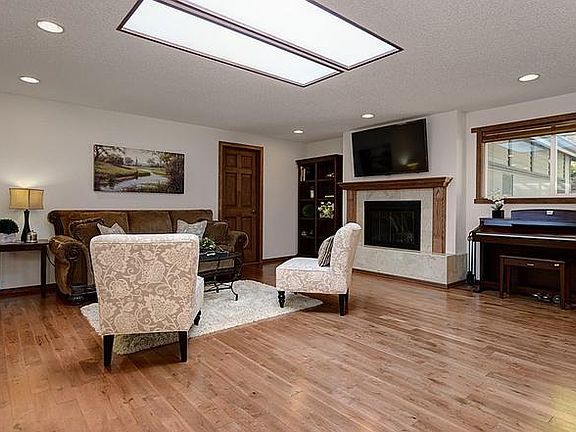 3rd image of 204 108th Ave SE