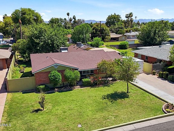 3rd image of 4045 E CAMBRIDGE Avenue