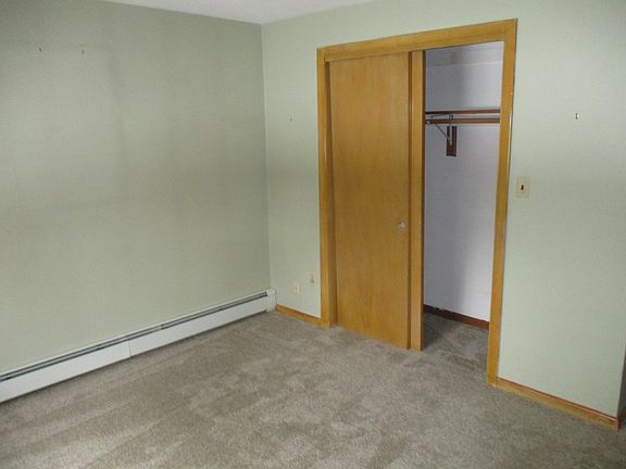 4th image of 38 Jacqueline Rd APT B