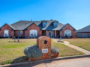 124 Highland Dr, Moore, OK 73160