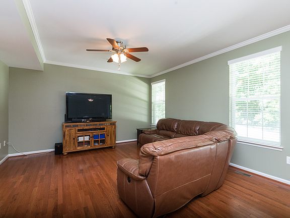 5th image of 521 Marley Pointe Ct