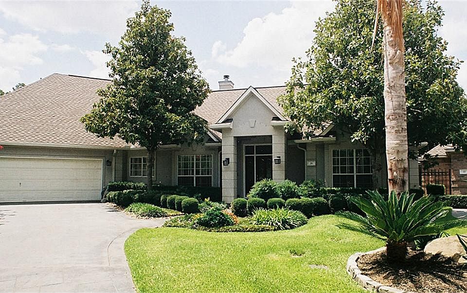 Front elevation of The stucco residence at 26 Stonegate Park Court on a small culdesac in a gated community.