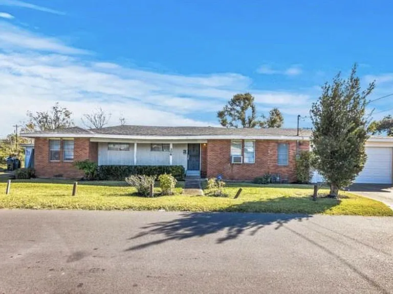 Front of house. This property sits as the only property on this side of the street. It is a corner lot property. Huge yard, the attached garage can fit a suv & a large boat. Or two vehicles of your choice. You can also park a vehicle in that driveway. (pi