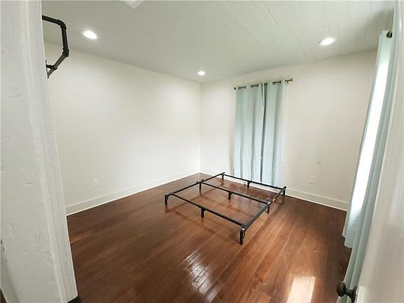 5th image of 512 Diana St #B
