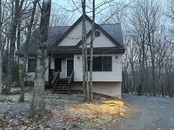 332 Surrey Dr, Lords Valley, PA 18428