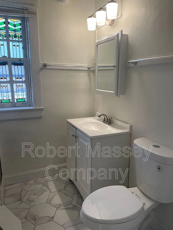 Studio, 1.0 bath, 625 sqft, $950 — Photo 4