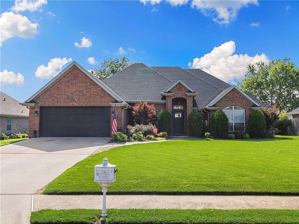 1st image of 297 Briarhill Dr