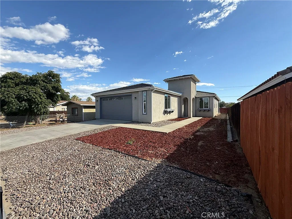 4 bed, 1807 sqft, $3,200 — Photo 1