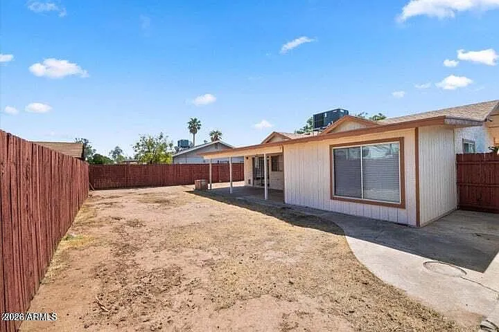 2 bed, 1.0 bath, 1032 sqft, $1,200 — Photo 1