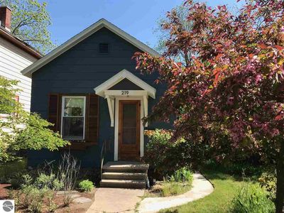 219 7th St, Traverse City, MI, 49684