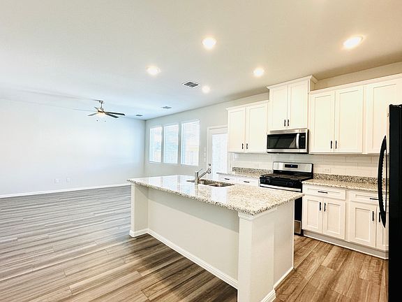 3rd image of 828 Santa Lucia Dr