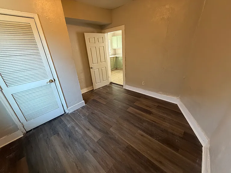 212 Owens St — Photo 9