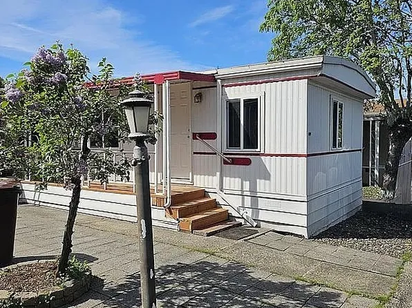 21100 NE Sandy Blvd Unit 32, Fairview, OR 97024