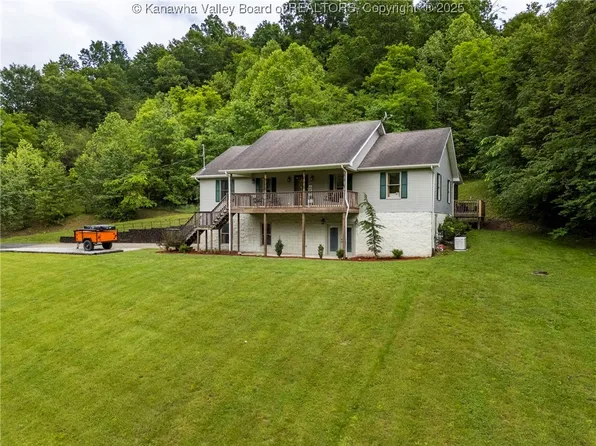 2518 Howells Mill Rd, Ona, WV 25545