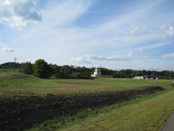 3rd image of 395 Susquehanna Trl