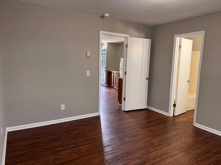 732-740 Hammer Ave #806 — Photo 7
