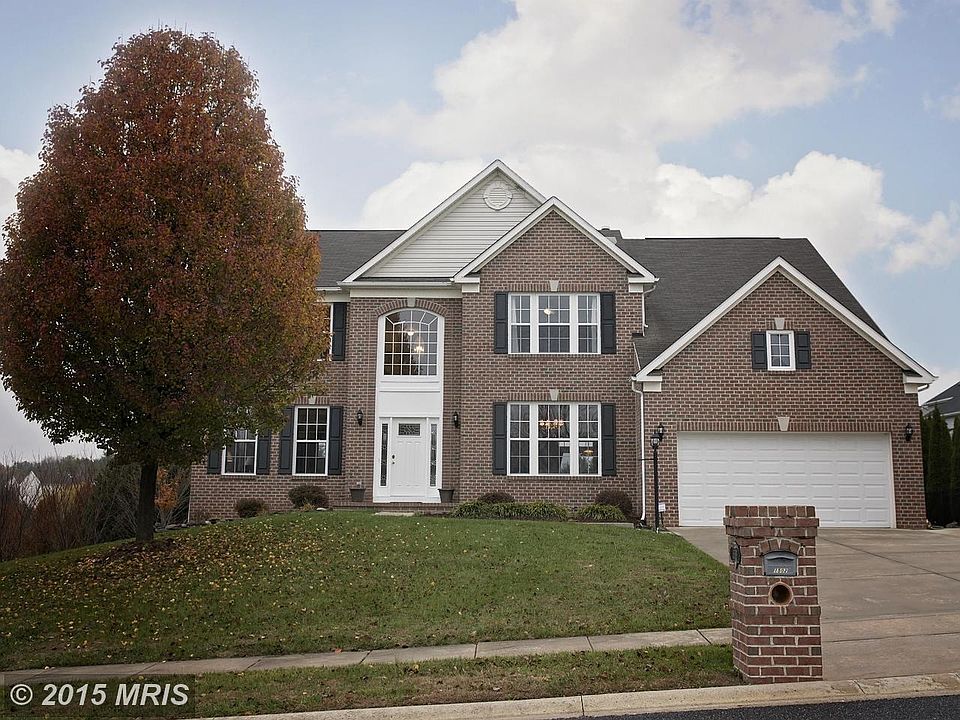 Lovely Colonial in Stone Ridge