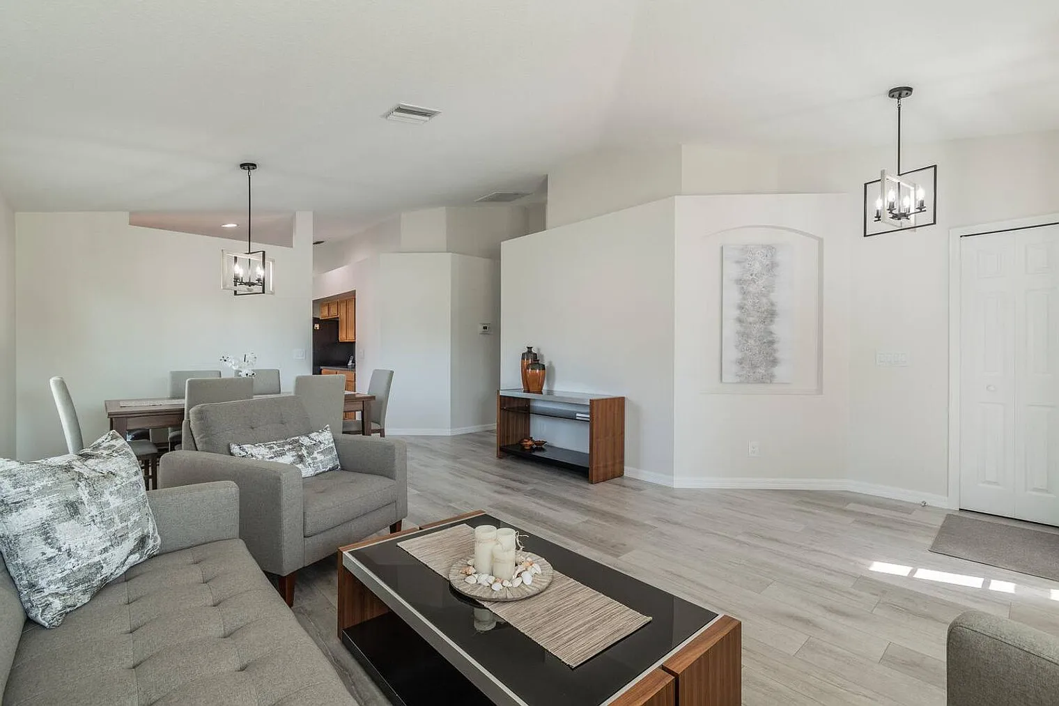 4 bed, 2.0 bath, 1948 sqft, $4,901 — Photo 2