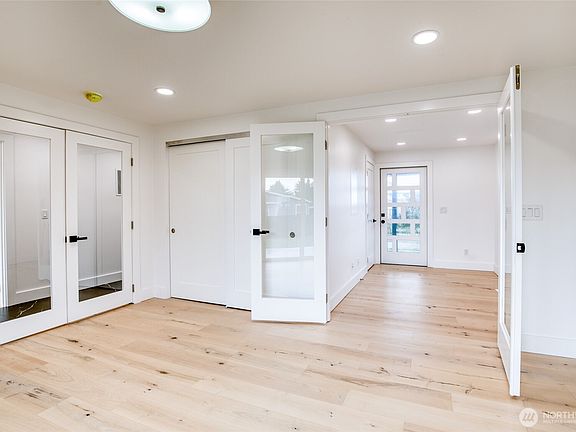 5th image of 506 Sand Dune Avenue SW