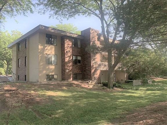 2nd image of 709 Fieldstone Ct #15