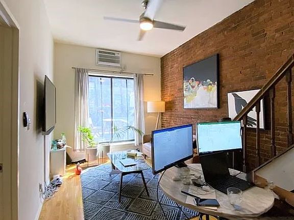 3rd image of 112 W 71st St APT 8