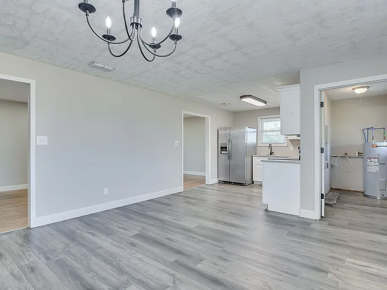 208 Maywood Dr — Photo 14