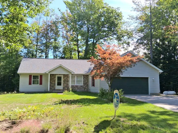 7612 Huntington Dr, Oscoda, MI 48750
