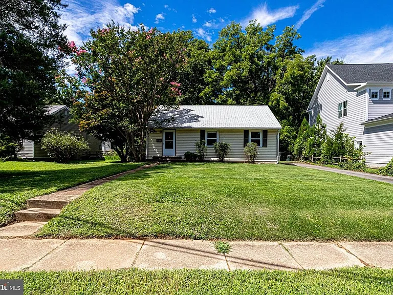 1922 Anderson Rd — Photo 1