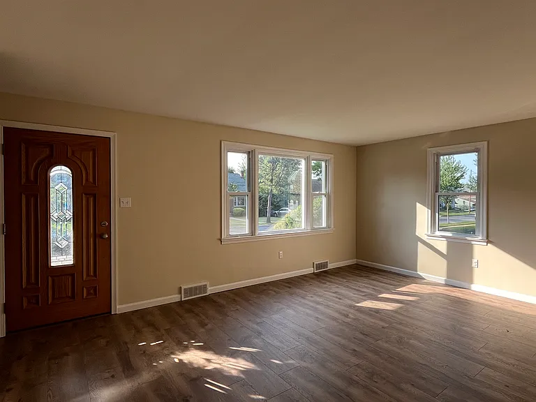 27 Woodland Rd — Photo 8