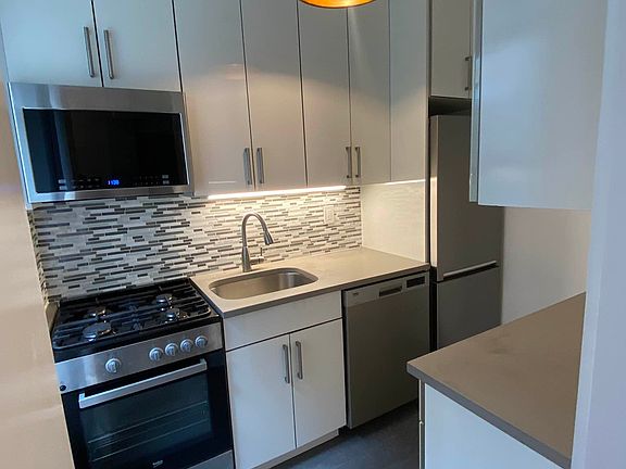 4th image of 7 Lexington Ave APT 6E