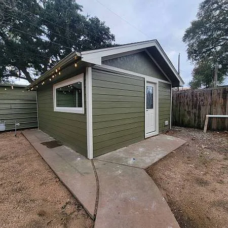 1546 Antoine Dr — Photo 1