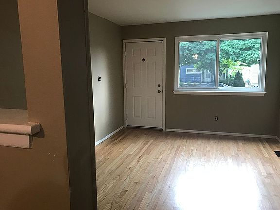 2nd image of 1922 Keppen Blvd