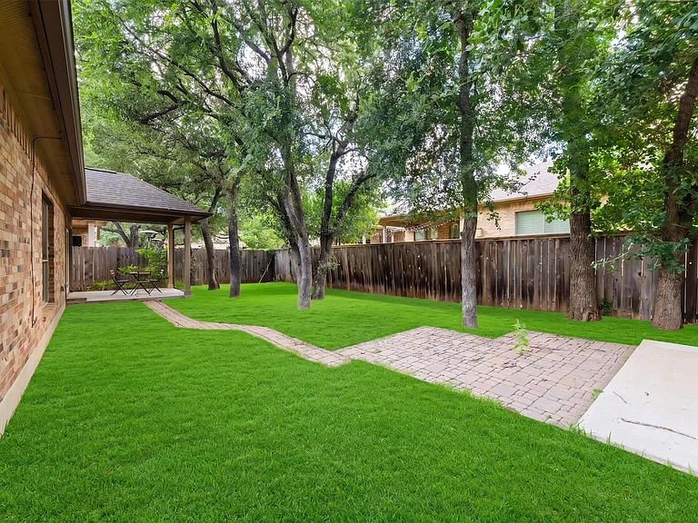 3831 Sapphire Loop — Photo 36