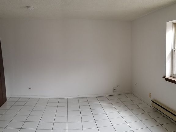 3rd image of 517 N Wolf Rd APT 1F